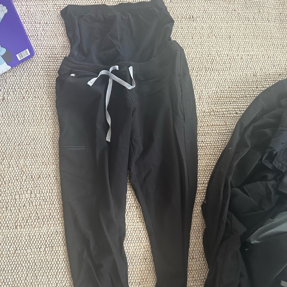 Figs Black maternity Technical Collection Joggers size L